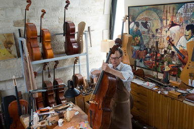 facteur / factrice d'instruments