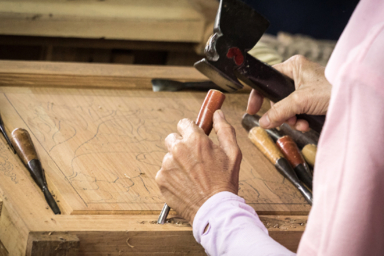 sculpteur / sculptrice sur bois