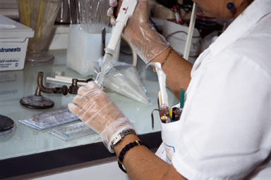 technicien / technicienne d'analyses biomédicales